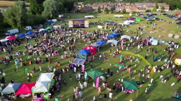 High Angle Footage Public Funfair Held Lewsey Public Park Luton — стоковое видео