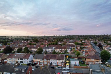 Luton, İngiltere, İngiltere - 3 Temmuz 2023: Luton City üzerinde Orange Sunset View