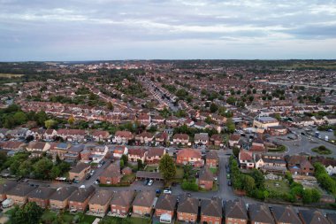 Luton, İngiltere, İngiltere - 3 Temmuz 2023: Luton City üzerinde Orange Sunset View