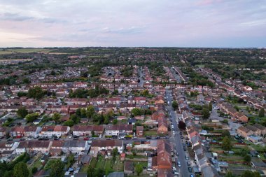 Luton, İngiltere, İngiltere - 3 Temmuz 2023: Luton City üzerinde Orange Sunset View