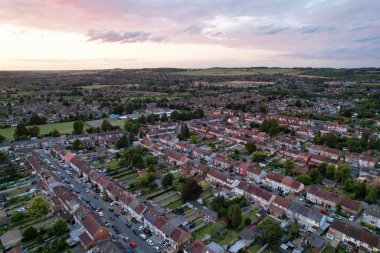 Luton, İngiltere, İngiltere - 3 Temmuz 2023: Luton City üzerinde Orange Sunset View