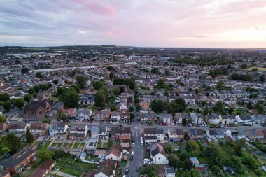 Luton, İngiltere, İngiltere - 3 Temmuz 2023: Luton City üzerinde Orange Sunset View