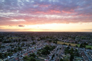 Luton, İngiltere, İngiltere - 3 Temmuz 2023: Luton City üzerinde Orange Sunset View