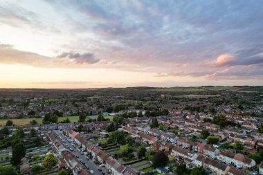 Luton, İngiltere, İngiltere - 3 Temmuz 2023: Luton City üzerinde Orange Sunset View