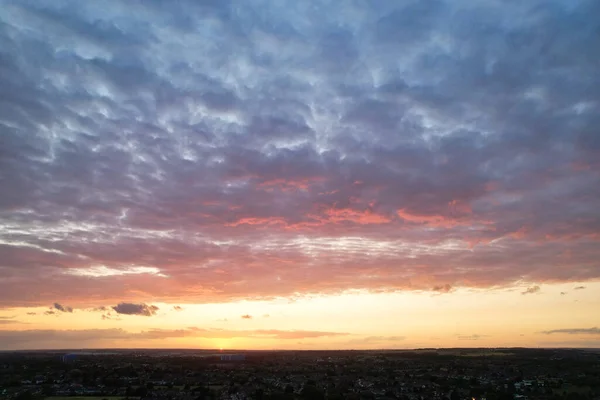 英国卢顿 2023年7月3日 卢顿市上空的橙色日落景观 — 图库照片