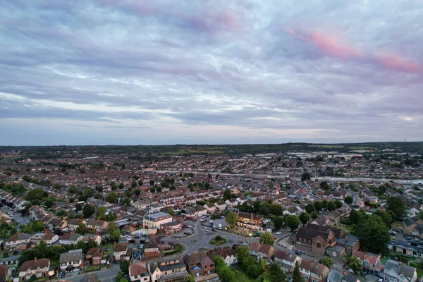 Luton, İngiltere, İngiltere - 3 Temmuz 2023: Luton City üzerinde Orange Sunset View