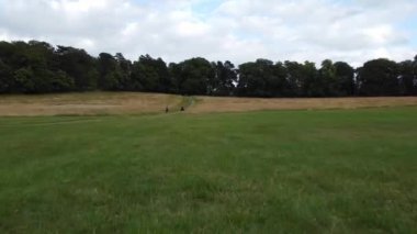 Luton, İngiltere, İngiltere - 2 Temmuz 2023: Wardown Kamu ve Çocuk Parkı 'nın hava görüntüleri