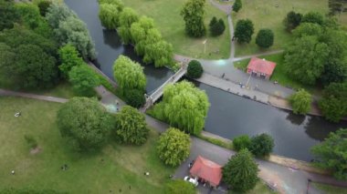 Luton, İngiltere, İngiltere - 2 Temmuz 2023: Wardown Kamu ve Çocuk Parkı 'nın hava görüntüleri