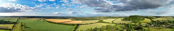 美丽落日下英国乡村风景的全景高角景观 该录像于2023年6月24日在英国英格兰贝德福德郡的Sharpenhoe Clappers Luton拍摄 — 图库照片