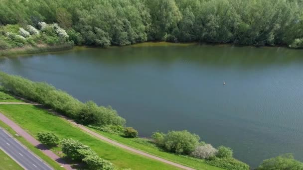 Högvinkelfilm Caldecotte Lake Och Milton Keynes City England Storbritannien Filmen — Stockvideo