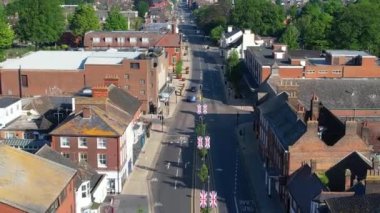 İngiltere 'nin kuzeyindeki Dunstable High Street' in hava görüntüsü. 5 Mayıs 2023