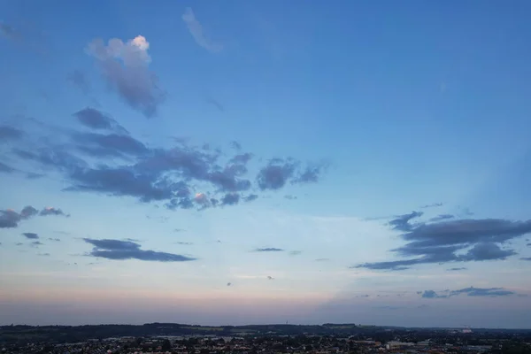 Gündoğumunda Luton City England Yüksek Açılı Görüntüsü Mavi Gökyüzünde Dramatik — Stok fotoğraf