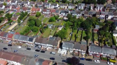 Luton, İngiltere, İngiltere - 7 Temmuz 2023: Güneşli bir günde Luton City 'nin Hava Görüntüleri