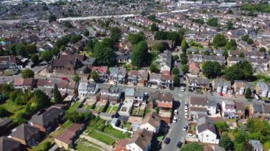 Luton, İngiltere, İngiltere - 7 Temmuz 2023: Güneşli bir günde Luton City 'nin Hava Görüntüleri