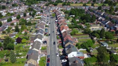 Luton, İngiltere, İngiltere - 7 Temmuz 2023: Güneşli bir günde Luton City 'nin Hava Görüntüleri