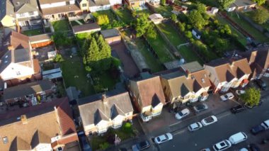 Luton, İngiltere, İngiltere - 7 Temmuz 2023: Güneşli bir günde Luton City 'nin Hava Görüntüleri