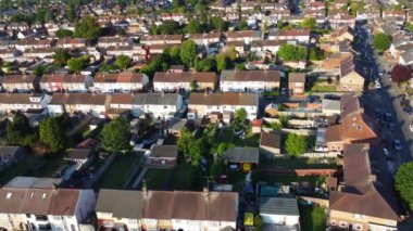 Luton, İngiltere, İngiltere - 7 Temmuz 2023: Güneşli bir günde Luton City 'nin Hava Görüntüleri