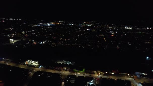 英格兰卢顿市住宅区夜间高角度镜头拍摄 启明市中心于2023年7月8日夜间用无人机拍摄 — 图库视频影像