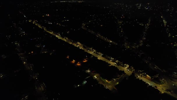 英格兰中卢顿市夜间高角镜头 2022年9月9日午夜时分 明亮的市中心被无人机摄像 — 图库视频影像