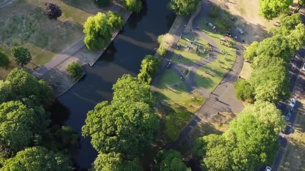 High Angle Aerial Footage Lake Children Playground Local Free Access — Vídeo de Stock