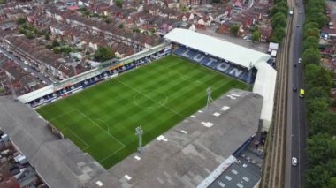 Luton, İngiltere, Birleşik Krallık - 30 Temmuz 2022: Bury Park ve Luton Town Stadyumu 'nun hava görüntüleri