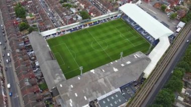 Luton, İngiltere, Birleşik Krallık - 30 Temmuz 2022: Bury Park ve Luton Town Stadyumu 'nun hava görüntüleri