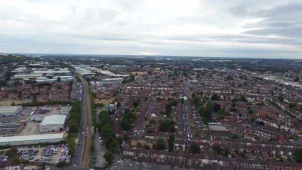 イギリス ルトン 2022年7月30日 ルトンタウンのベリーパークエリアとスタジアムの空中映像 — ストック動画