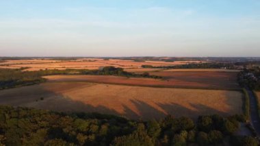 İngiliz Kırsal Alanı ve Tepeleri Yüksek Açı Görüntüsü. Görüntü, İngiltere 'nin başkenti İngiltere' nin başkenti Luton 'da bulunan Sharpenhoe Clappers' ta Drone 'un Kamerası ile kaydedildi.