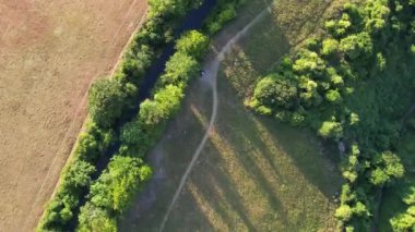 İngiliz Kırsal Bölgesinin Yüksek Açılı Görüntüleri Sharpenhoe Alkışlayıcıları Bedfordshire İngiltere, Tepelerin Turistik Noktası ve İngiliz Çiftlikleri