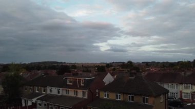 Yüksek Açılı Hızlı Yağmur ve Fırtına Bulutlarının Zaman Hızı Görüntüsü Şehrin Üzerinde