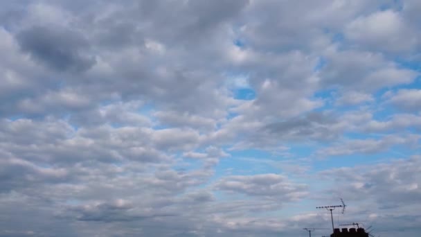 Aika Raukeaa Korkean Kulman Kuvamateriaalia Nopeasti Liikkuvan Sateen Myrskyn Pilvet — kuvapankkivideo
