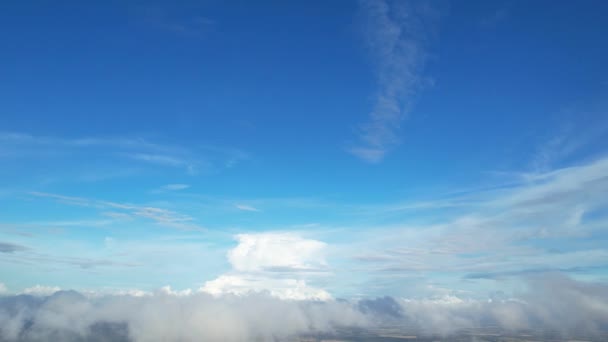 Pemandangan Sudut Tinggi Langit Indah Dengan Awan Atas Kota Luton — Stok Video