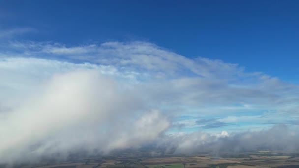 Υψηλή Γωνία Άποψη Του Όμορφου Ουρανού Σύννεφα Πάνω Από Luton — Αρχείο Βίντεο