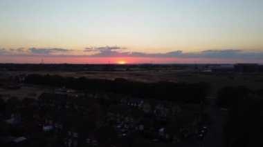 Londra Luton Havaalanı ve Luton Town, İngiltere şehir merkezi için British Highways kavşağı 10, M1. Görüntü 08 Ağustos 2022 'de çekilmiştir.