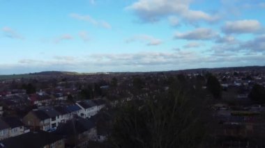 Luton, İngiltere, İngiltere - 13 Ocak 2023: Luton City 'de Günbatımı ve Bulutlar