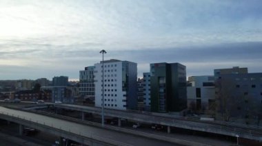 Luton, İngiltere, İngiltere - 20 Ocak 2023: Luton Şehri üzerinde Günbatımı ve Bulutlar, Zaman Hızı