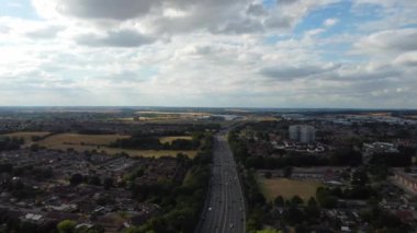 LUTON, ENGLAND, İngiltere - 31 Temmuz 2022: İngiliz Otoyollarının Yüksek Açı Görünümü  