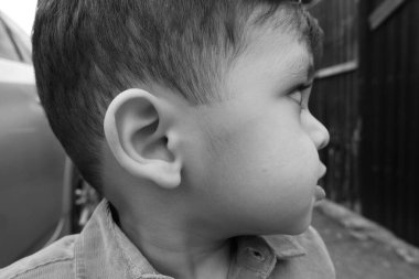 Wardown Park, Luton, İngiltere 'de oynayan küçük çocuk.