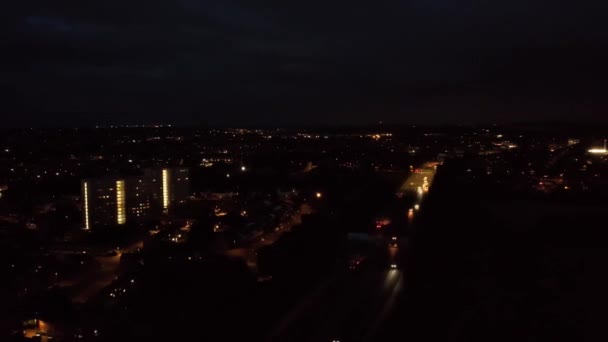 ライトアップされた都市と道路の夜景 — ストック動画