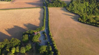 Kırsal bölgedeki yol, hava manzaralı.