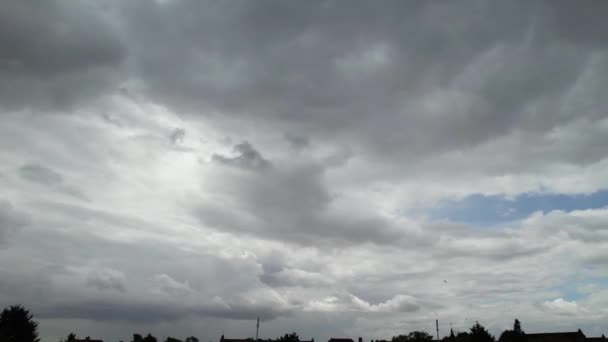 Starke Winde Mit Sich Schnell Bewegenden Dramatischen Wolken Und Himmel — Stockvideo