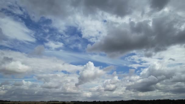 Δυνατοί Άνεμοι Γρήγορα Κινούμενα Δραματικά Σύννεφα Και Ουρανό Πάνω Από — Αρχείο Βίντεο
