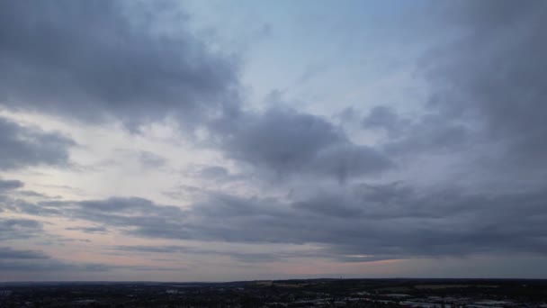 日落时分 英国卢顿市上空的云彩和天空的高角影像 2023年7月13日 — 图库视频影像