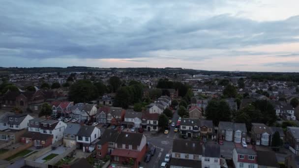 Korkeassa Kulmassa Kuvamateriaalia Pilvet Sky Yli Luton City England Sunset — kuvapankkivideo