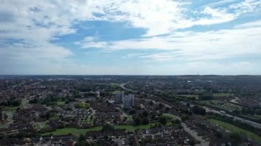 Luton City, İngiltere 'deki British Angle Otoyolları ve Yolları Yüksek Açı Görüntüsü. Kamera 12 Eylül 2022 'de Drone' un Kamerasıyla çekildi.