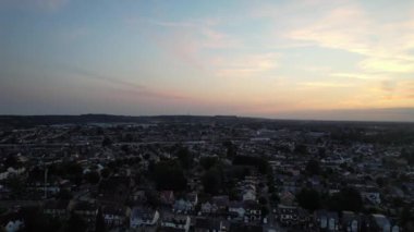 Luton, İngiltere, İngiltere - 14 Eylül 2022: Luton üzerinde Sunset View, Hava Görüntüleri