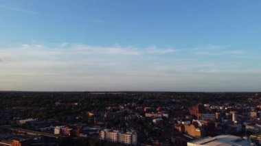 Luton, İngiltere, İngiltere - 22 Eylül 2022: Luton 'da Sunset View, Slow Mo Video