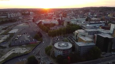 Luton, İngiltere, İngiltere - 22 Eylül 2022: Luton 'da Sunset View, Slow Mo Video