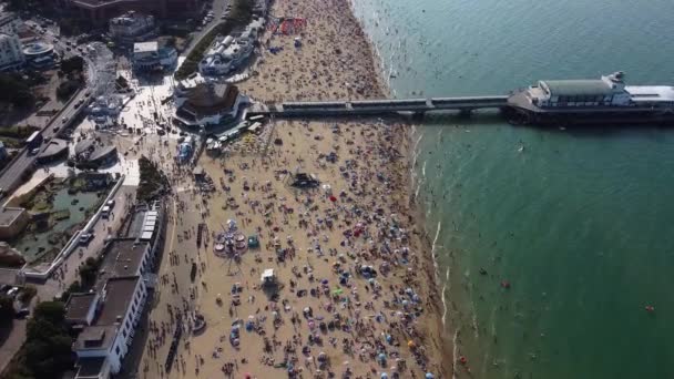 英格兰 伯恩茅斯 2022年8月18日 伯恩茅斯海滩居民的慢动作 — 图库视频影像