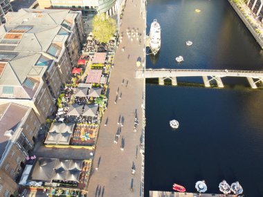 İngiltere 'nin orta Londra şehrinde Thames Nehri' nden Kanarya Rıhtımı Binası Yüksek Açı Manzarası. Görüntü, İHA 'nın Kamerasıyla 8 Haziran 2023' te Alçak İrtifa 'da çekildi. 